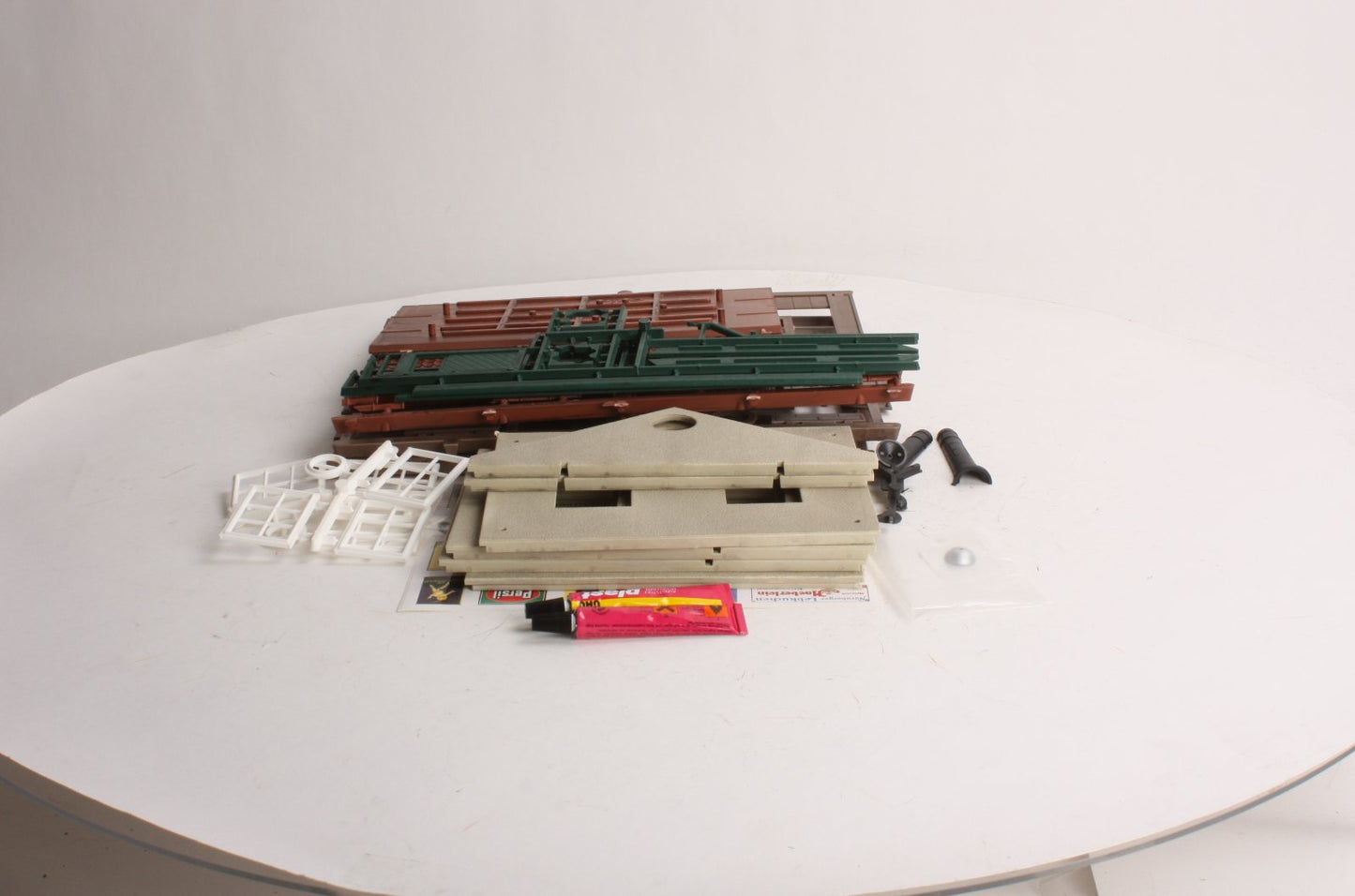 Piko 63002 G Scale Crossing Keepers House