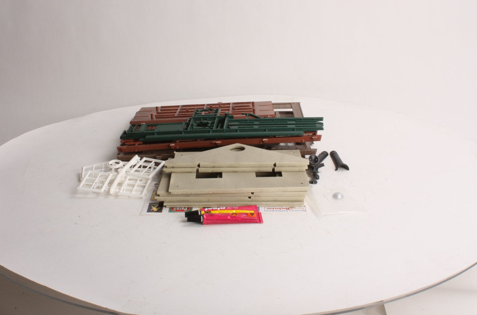 Piko 63002 G Scale Crossing Keepers House