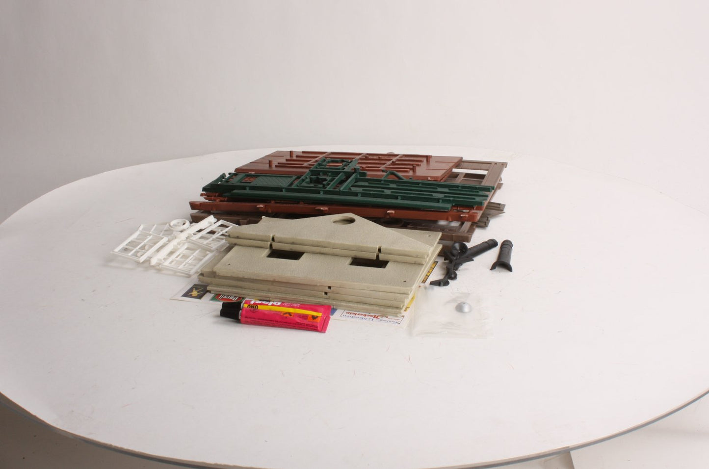 Piko 63002 G Scale Crossing Keepers House