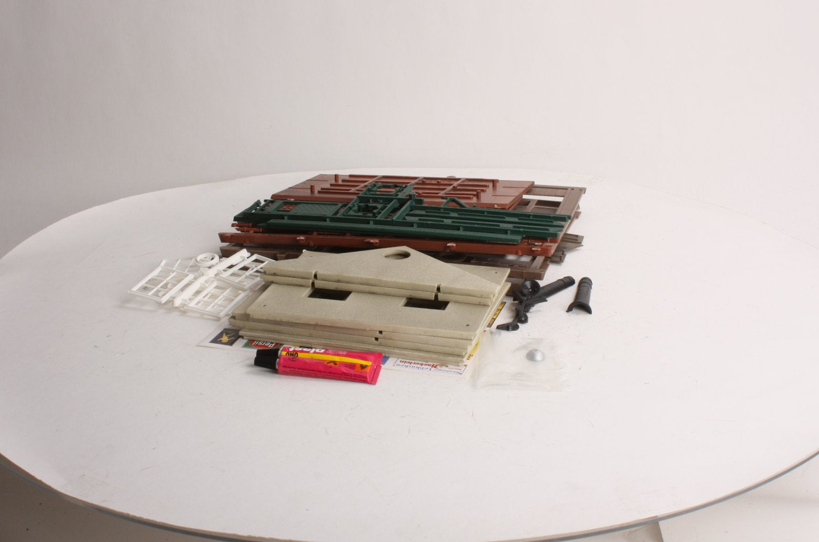 Piko 63002 G Scale Crossing Keepers House