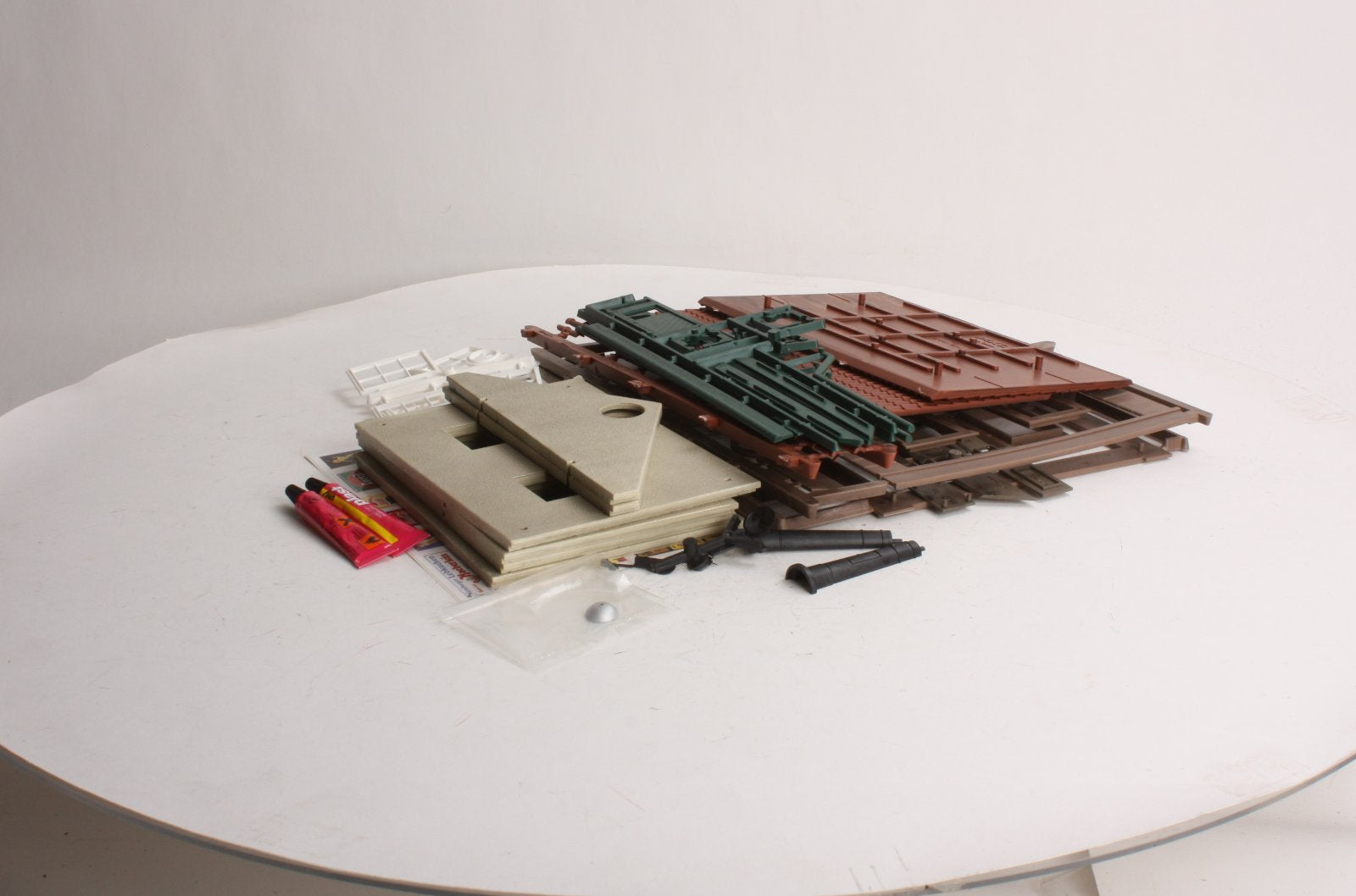Piko 63002 G Scale Crossing Keepers House