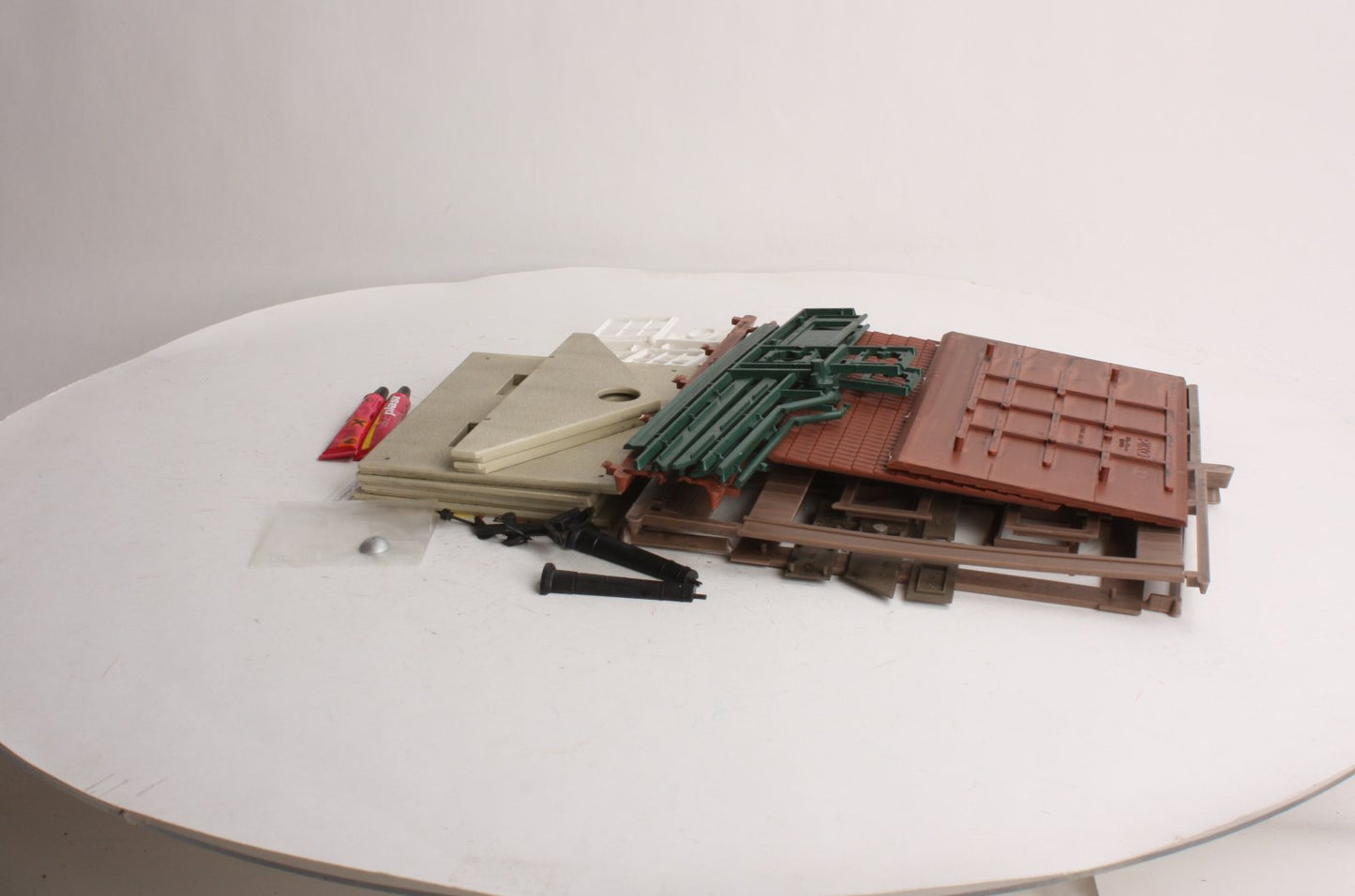 Piko 63002 G Scale Crossing Keepers House