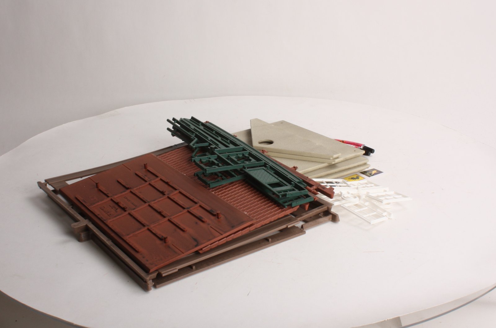 Piko 63002 G Scale Crossing Keepers House