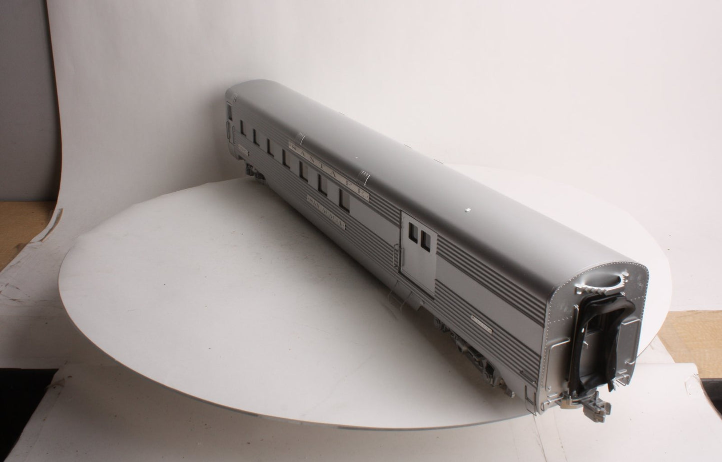 USA Trains 310003 G Scale Santa Fe "San Acacia" Combine Car - Metal Wheels