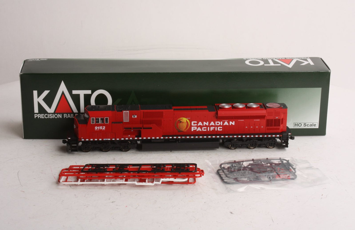 Kato 37-6367 HO Canadian Pacific SD90/43 Diesel Locomotive #9152