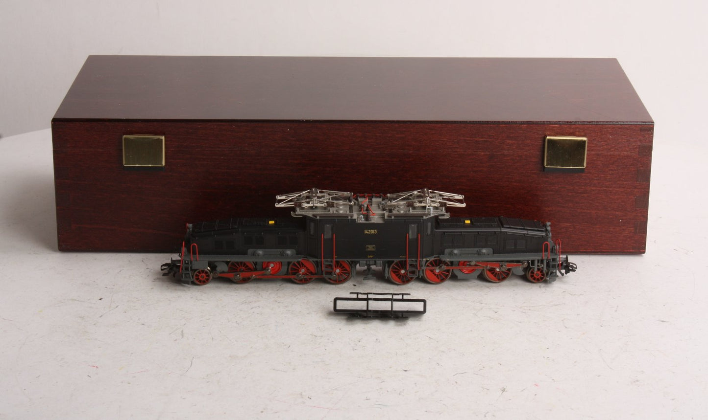 Trix 22955 HO Scale Serie Ce 6/8 II Crocodile Electric Locomotive