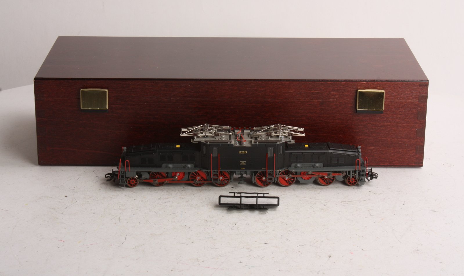 Trix 22955 HO Scale Serie Ce 6/8 II Crocodile Electric Locomotive