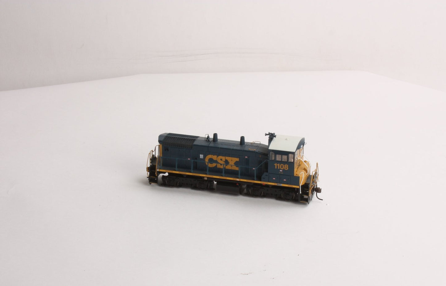 Athearn 95844 HO Scale CSX SW1500 Diesel Locomotive #1108