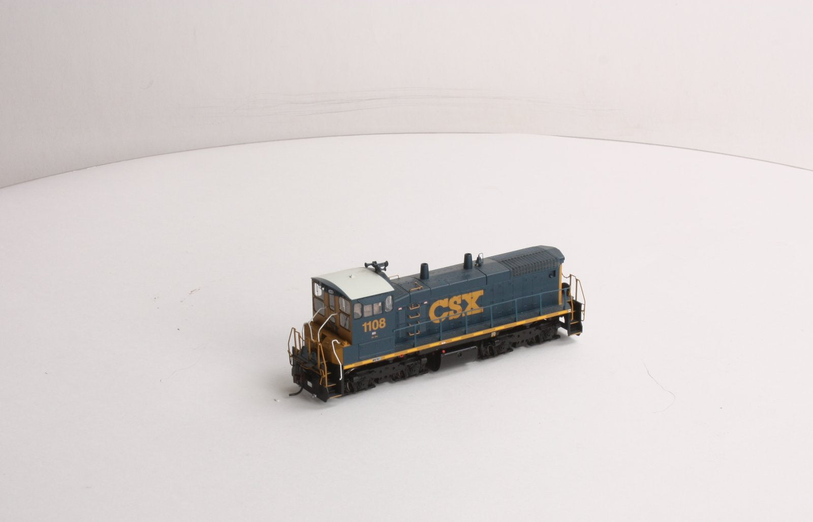 Athearn 95844 HO Scale CSX SW1500 Diesel Locomotive #1108