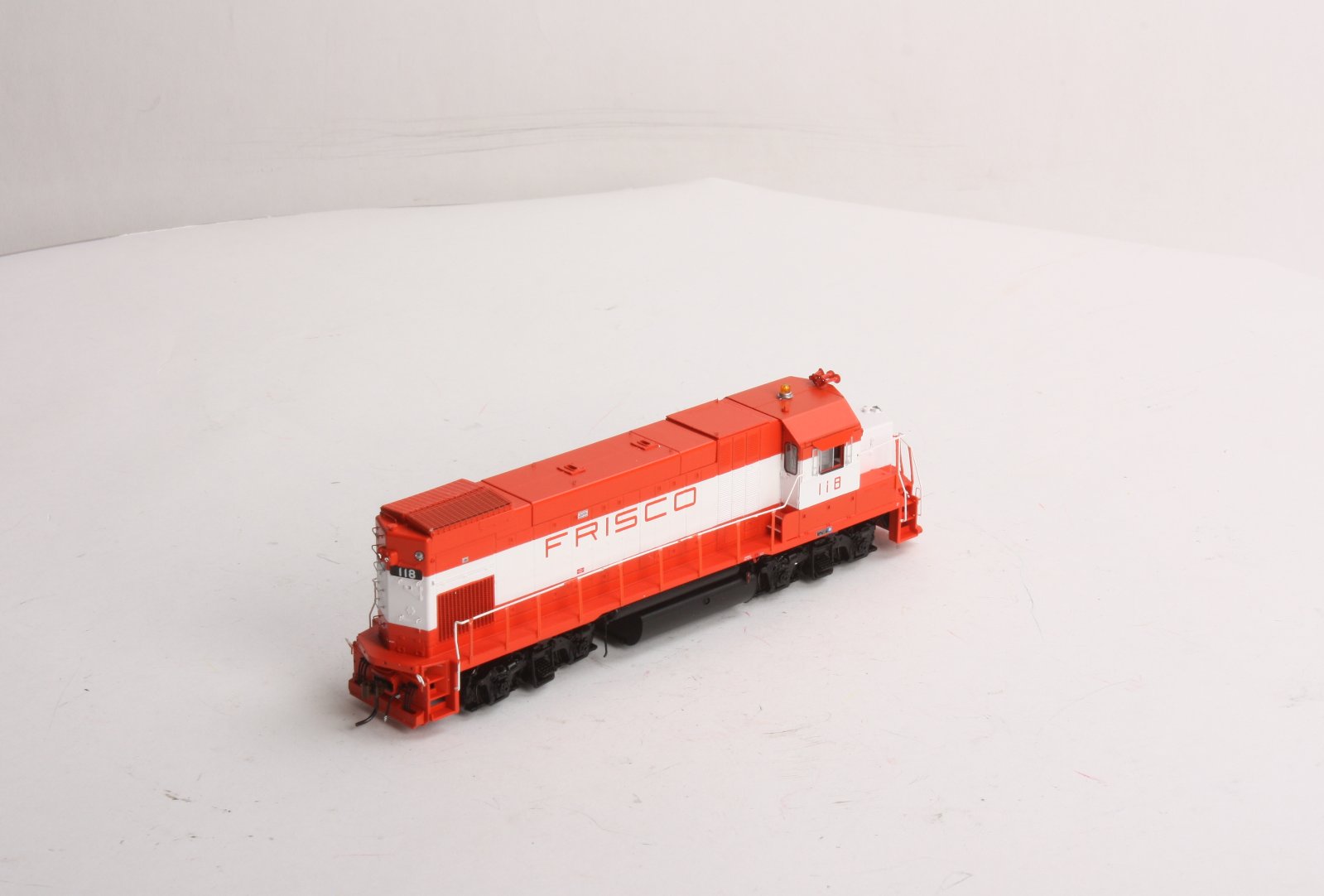 Athearn G68020 HO Scale Frisco GP15-1 Diesel Locomotive #118