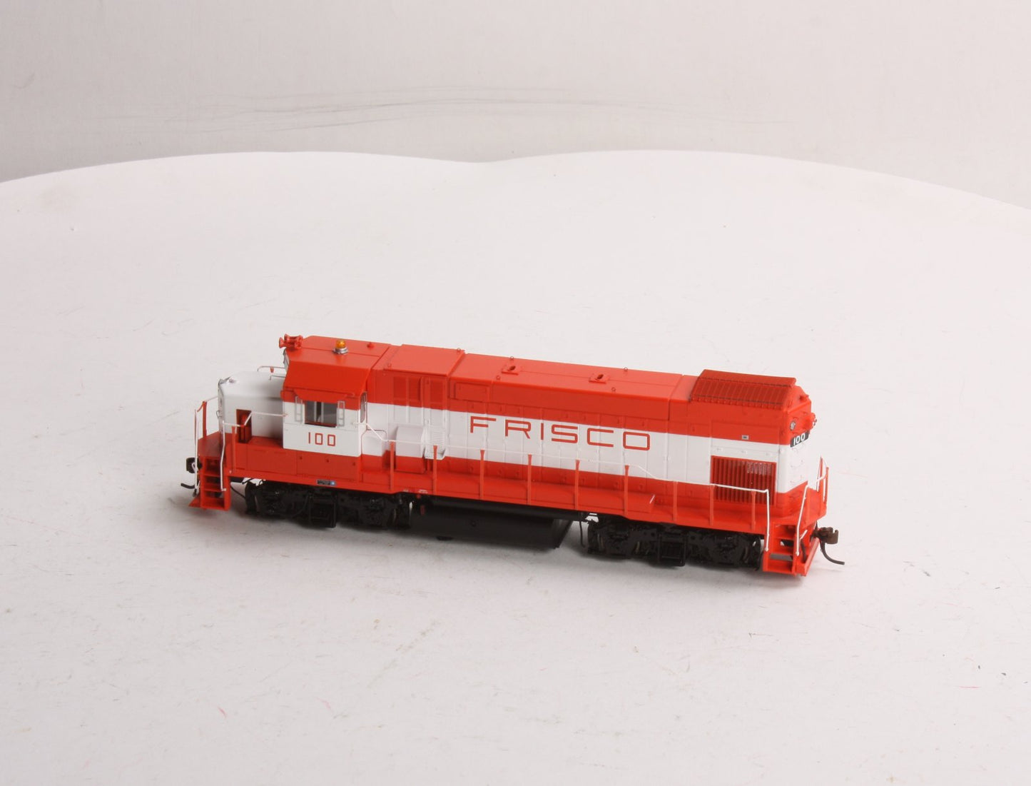 Athearn G68119 HO Frisco GP15-1 Diesel w/DCC & Sound, #100