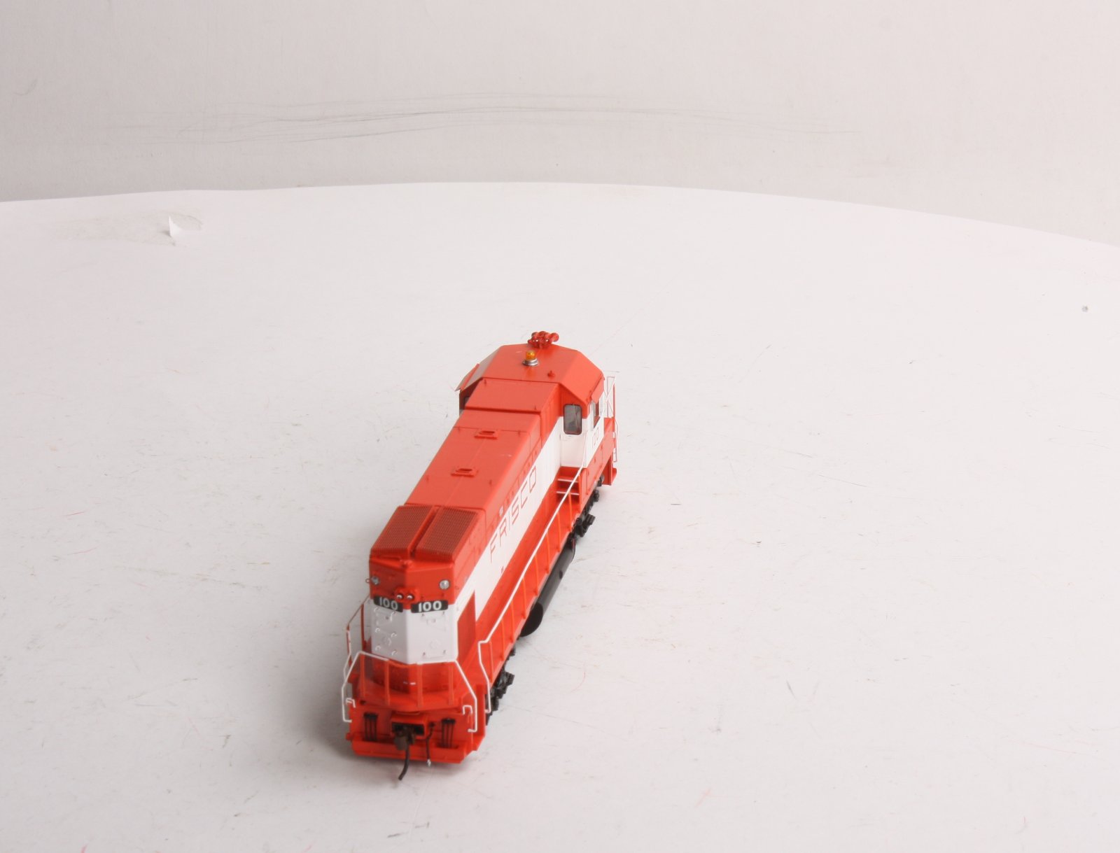 Athearn G68119 HO Frisco GP15-1 Diesel w/DCC & Sound, #100