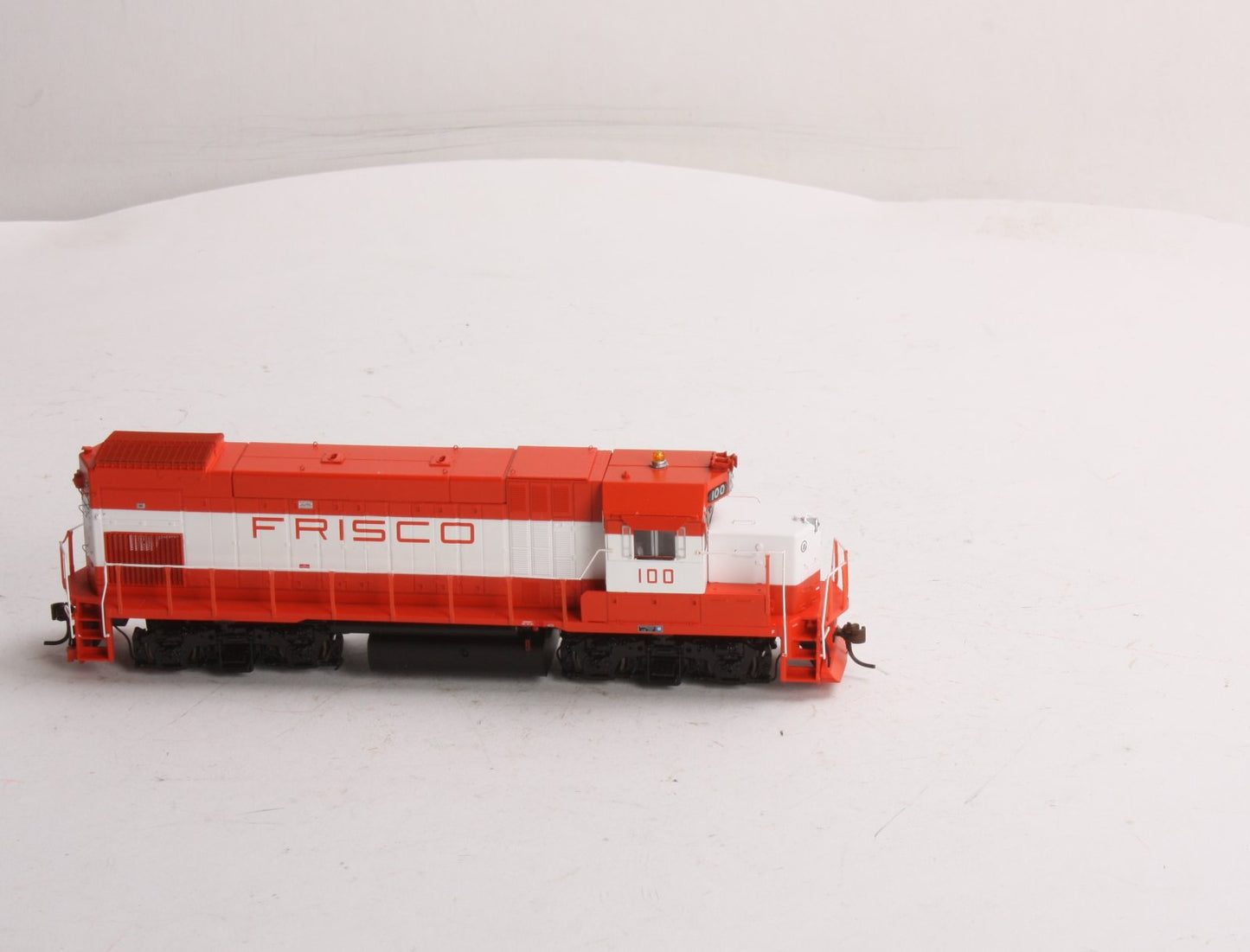 Athearn G68119 HO Frisco GP15-1 Diesel w/DCC & Sound, #100