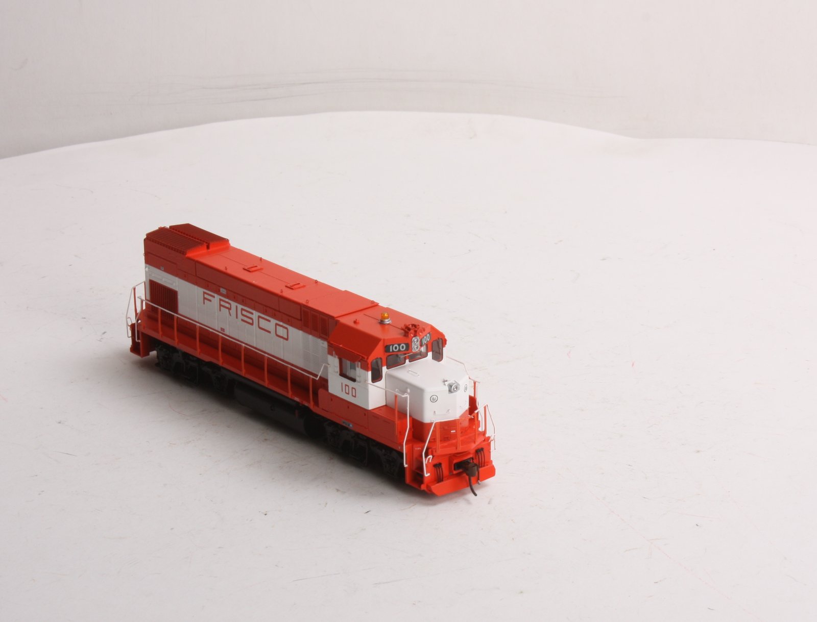 Athearn G68119 HO Frisco GP15-1 Diesel w/DCC & Sound, #100