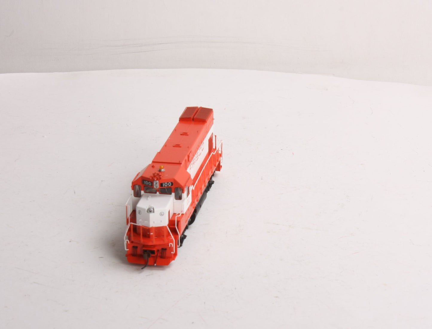 Athearn G68119 HO Frisco GP15-1 Diesel w/DCC & Sound, #100