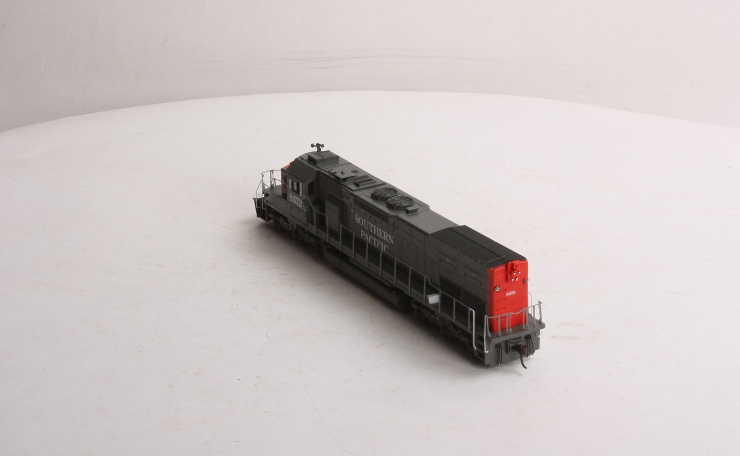 Athearn 95136 HO Southern Pacific SD40T-2 Diesel Locomotive #8572