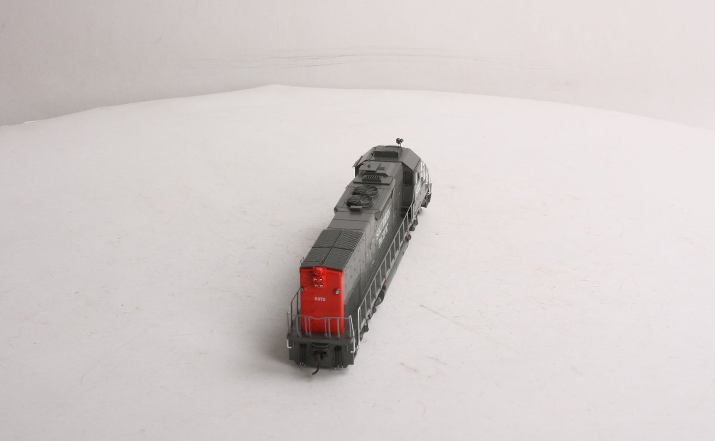 Athearn 95136 HO Southern Pacific SD40T-2 Diesel Locomotive #8572