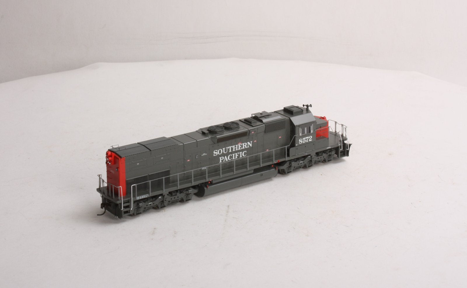Athearn 95136 HO Southern Pacific SD40T-2 Diesel Locomotive #8572