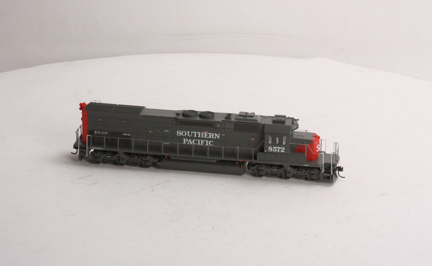 Athearn 95136 HO Southern Pacific SD40T-2 Diesel Locomotive #8572