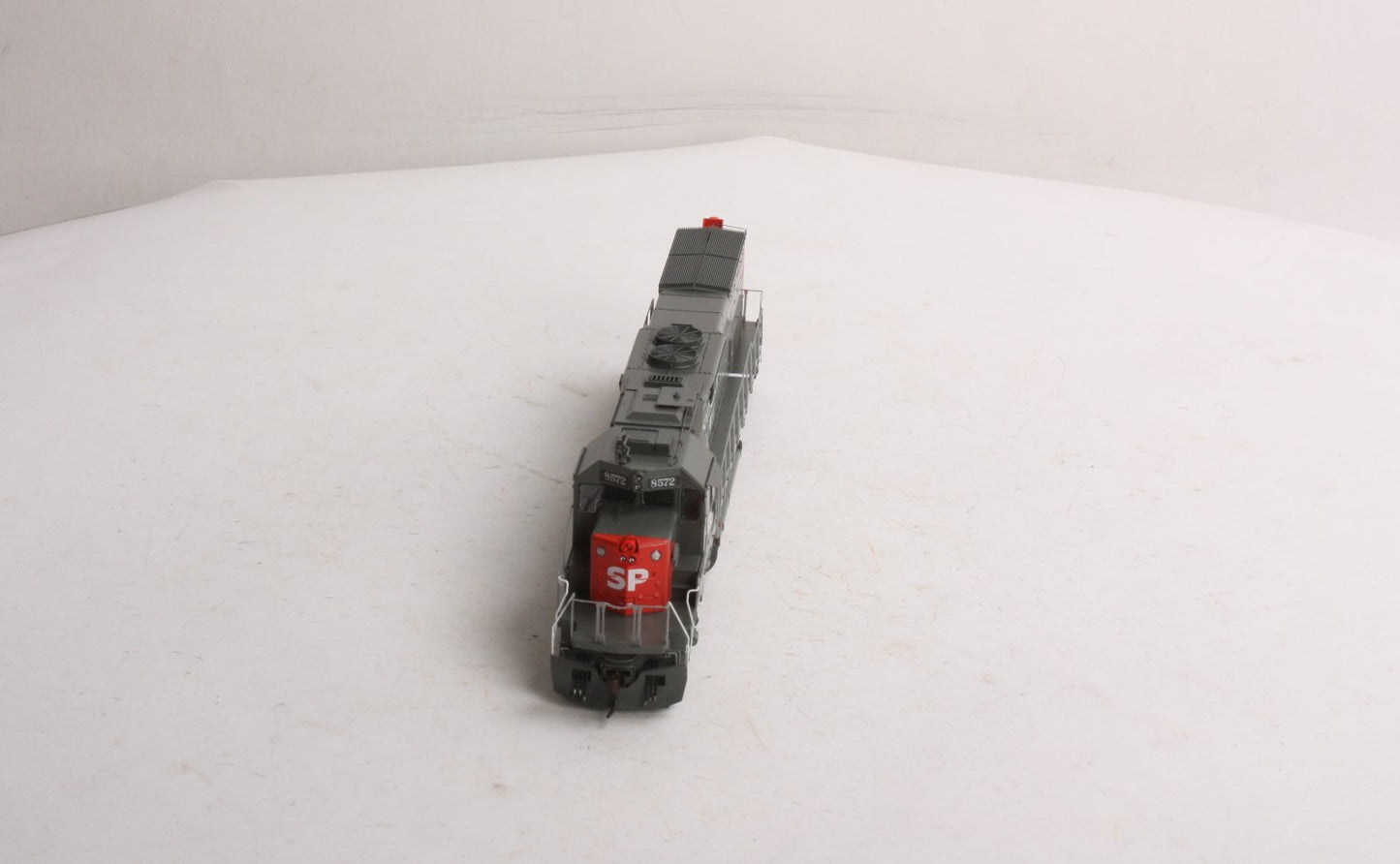Athearn 95136 HO Southern Pacific SD40T-2 Diesel Locomotive #8572