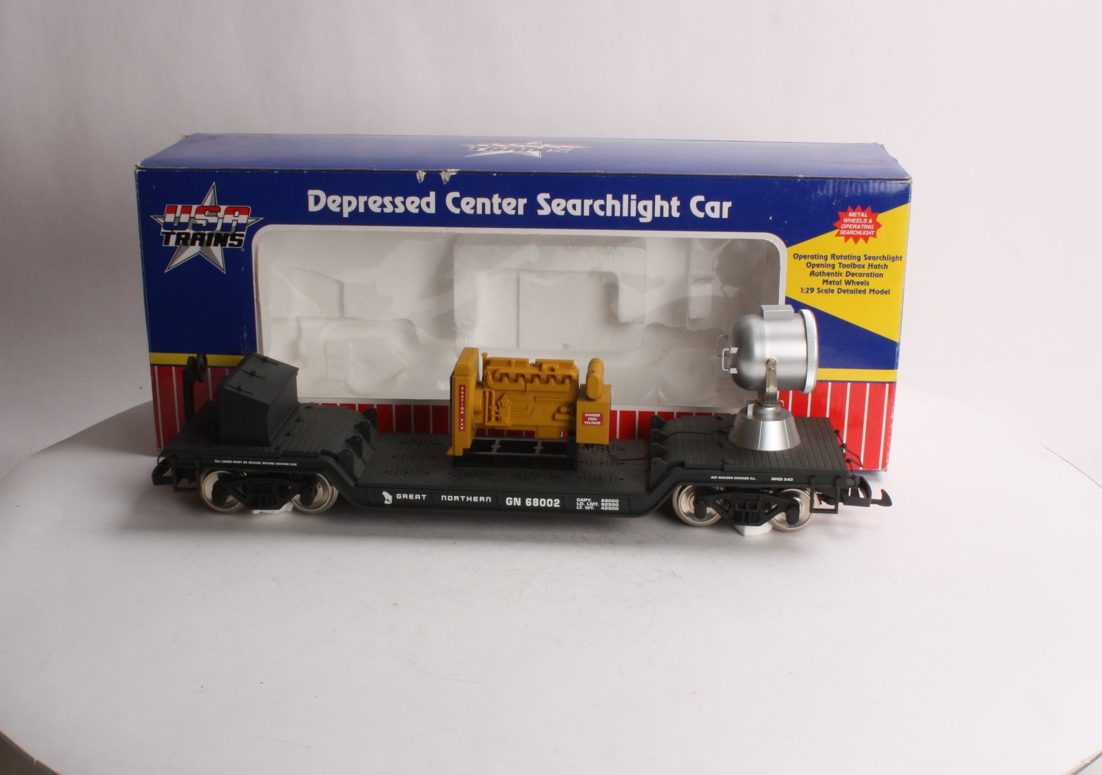 USA Trains R17329 G GN Searchlight-Style Depressed-Center Flat Car w/Generator