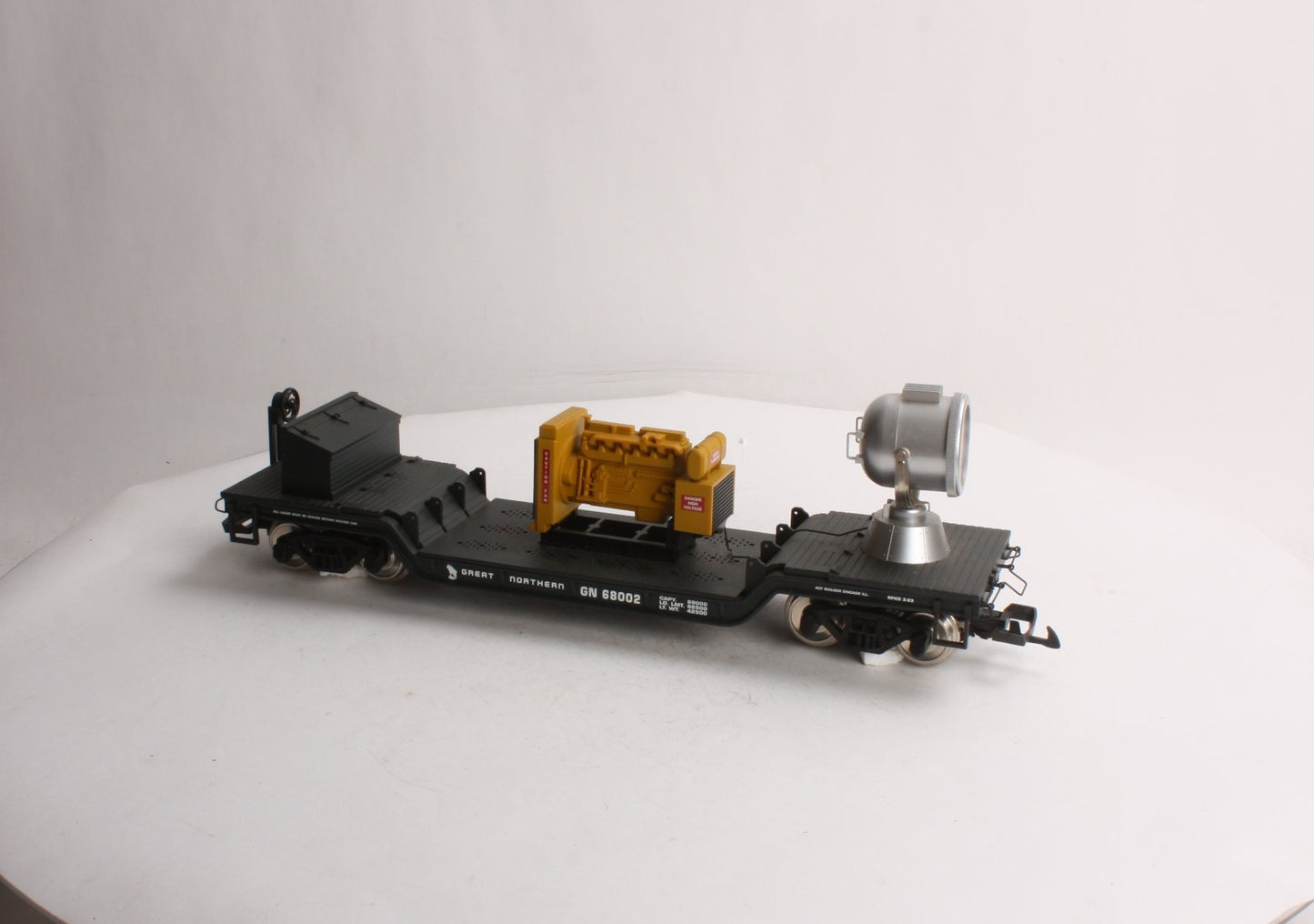 USA Trains R17329 G GN Searchlight-Style Depressed-Center Flat Car w/Generator