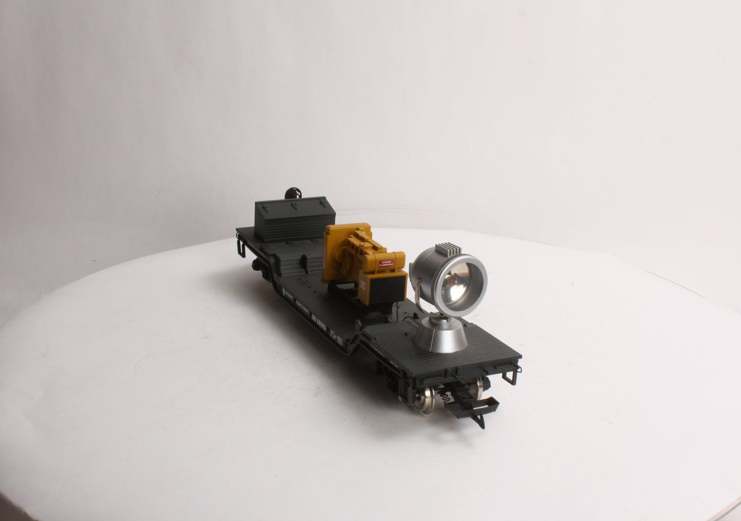 USA Trains R17329 G GN Searchlight-Style Depressed-Center Flat Car w/Generator