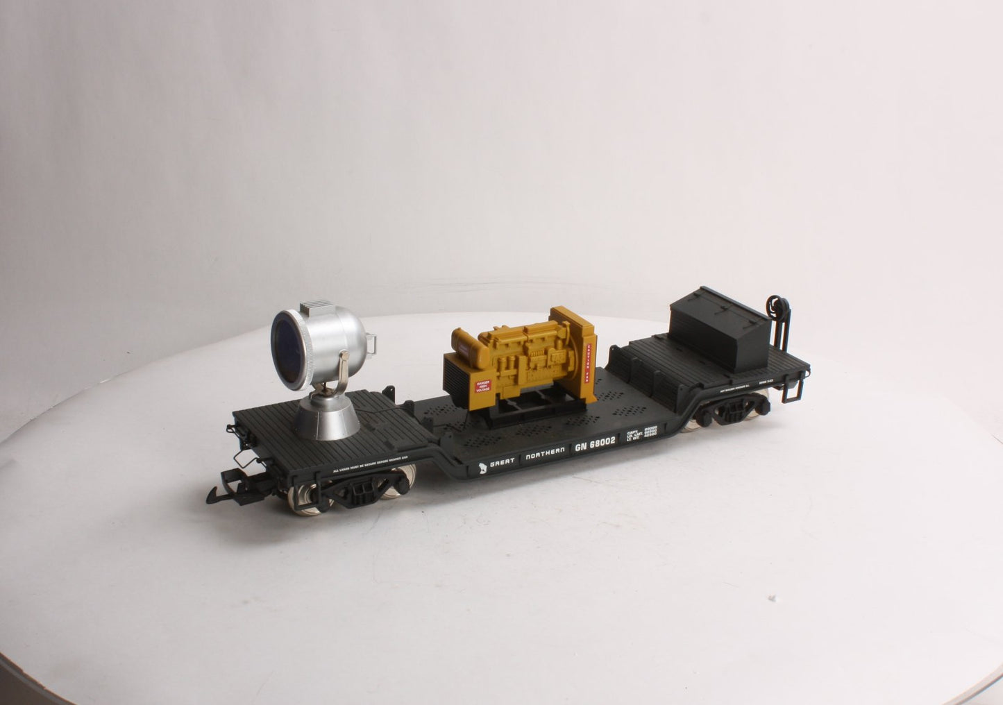 USA Trains R17329 G GN Searchlight-Style Depressed-Center Flat Car w/Generator