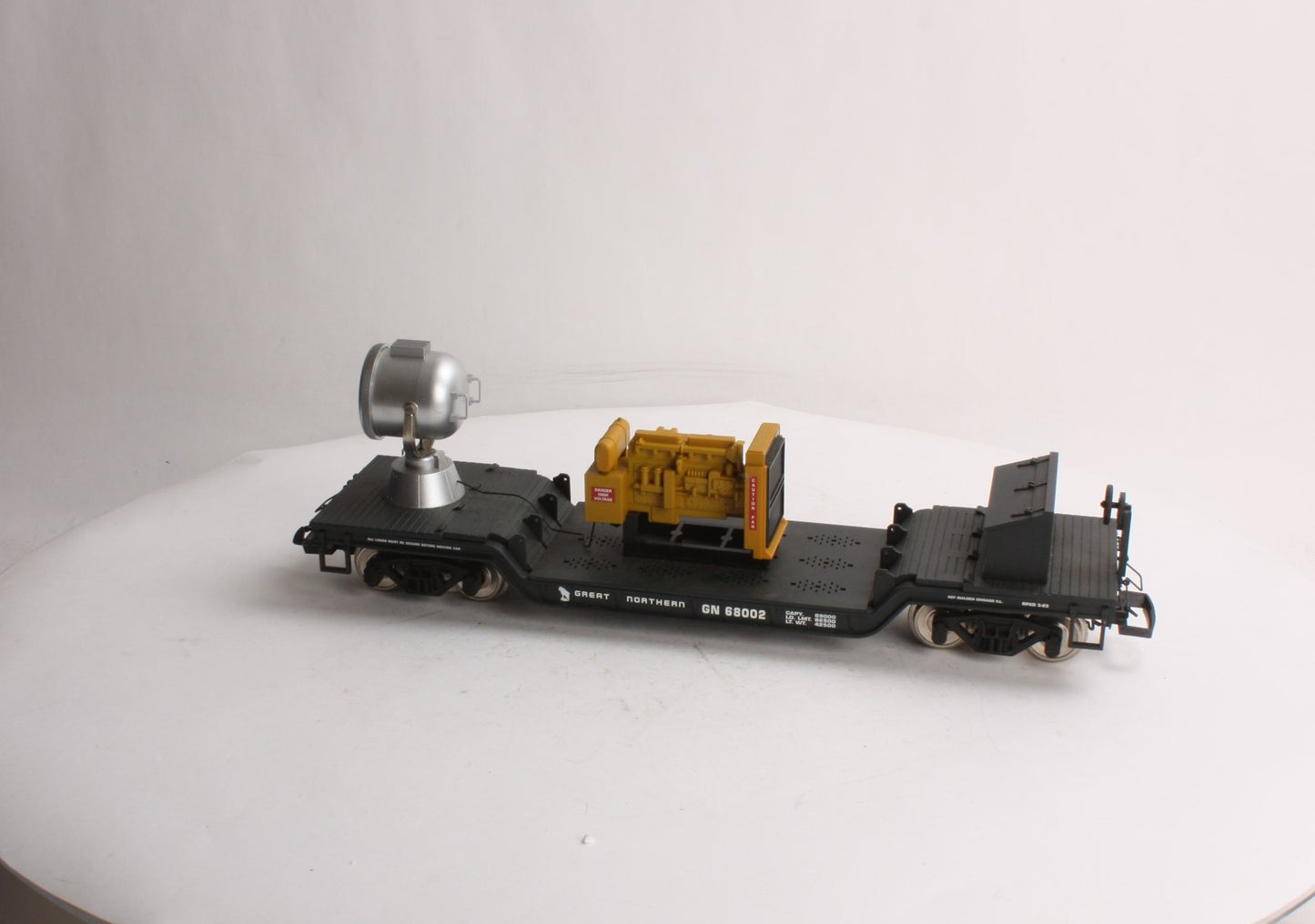 USA Trains R17329 G GN Searchlight-Style Depressed-Center Flat Car w/Generator