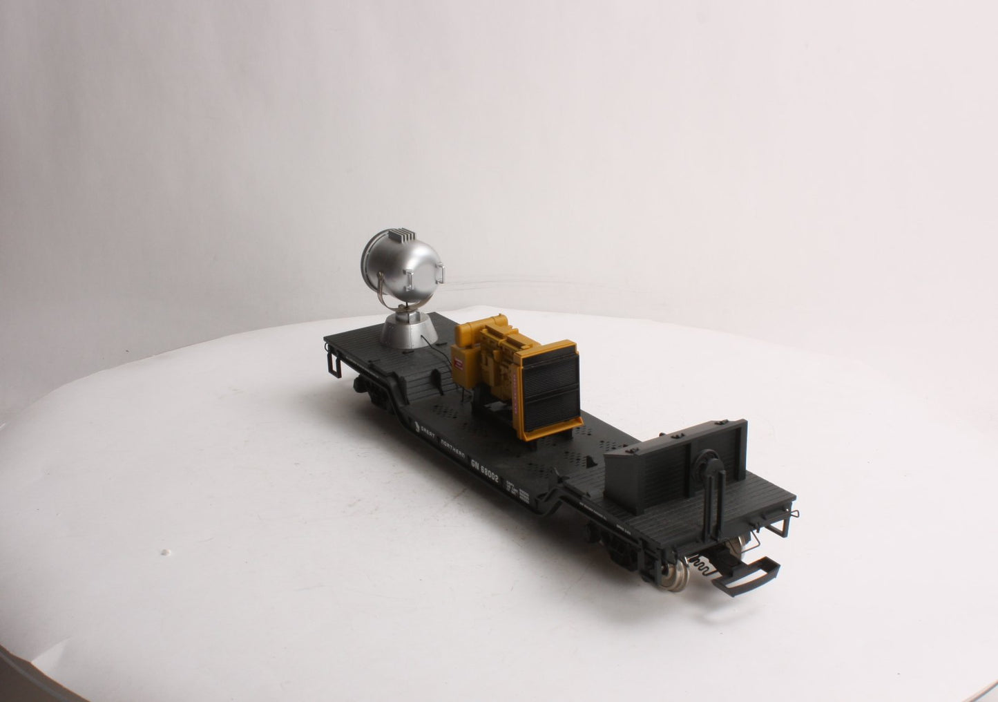 USA Trains R17329 G GN Searchlight-Style Depressed-Center Flat Car w/Generator