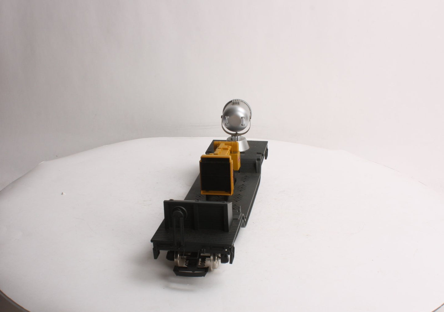 USA Trains R17329 G GN Searchlight-Style Depressed-Center Flat Car w/Generator