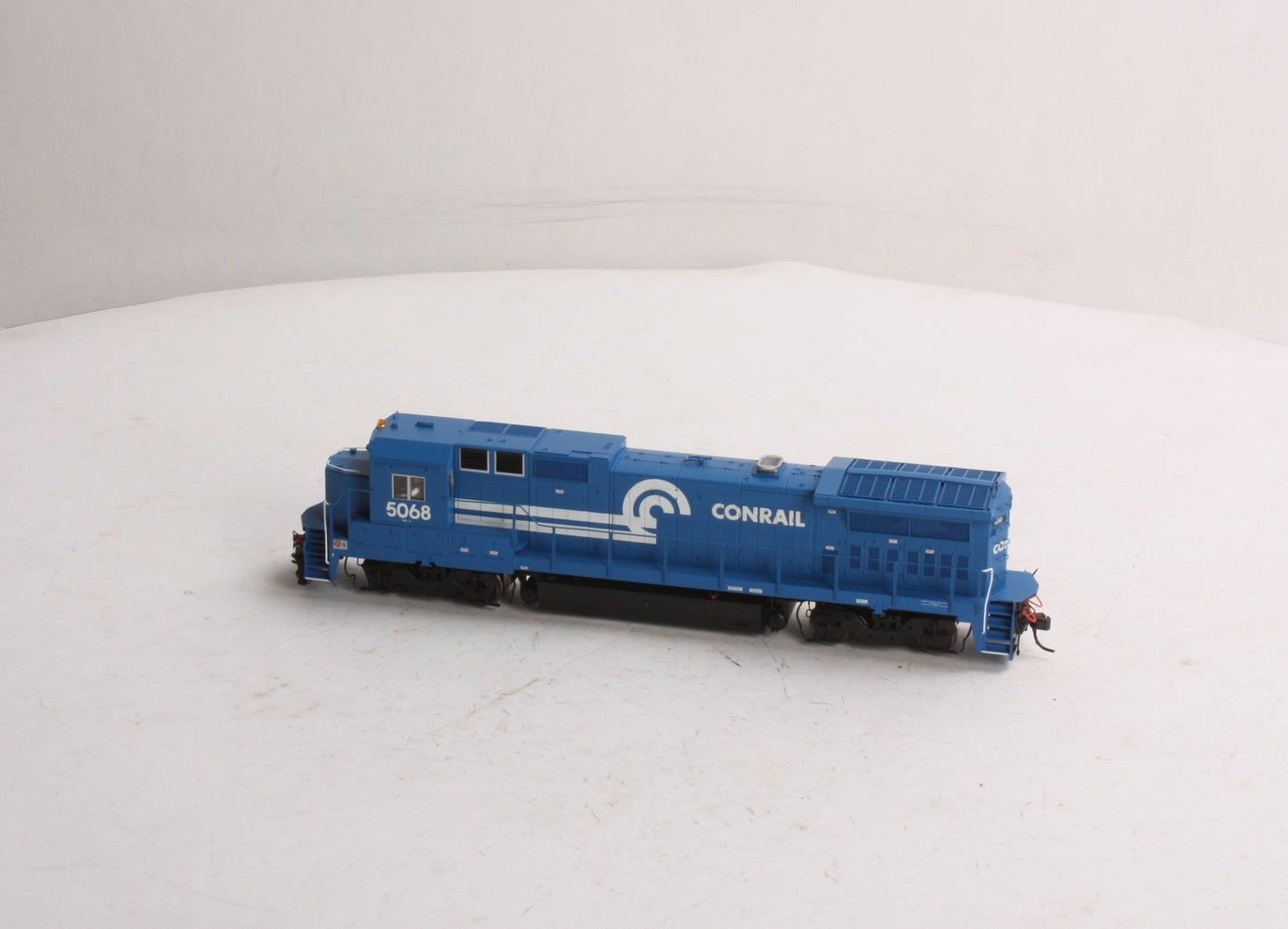 Atlas 9004 HO Conrail Dash 8-40B Diesel Locomotive #5068