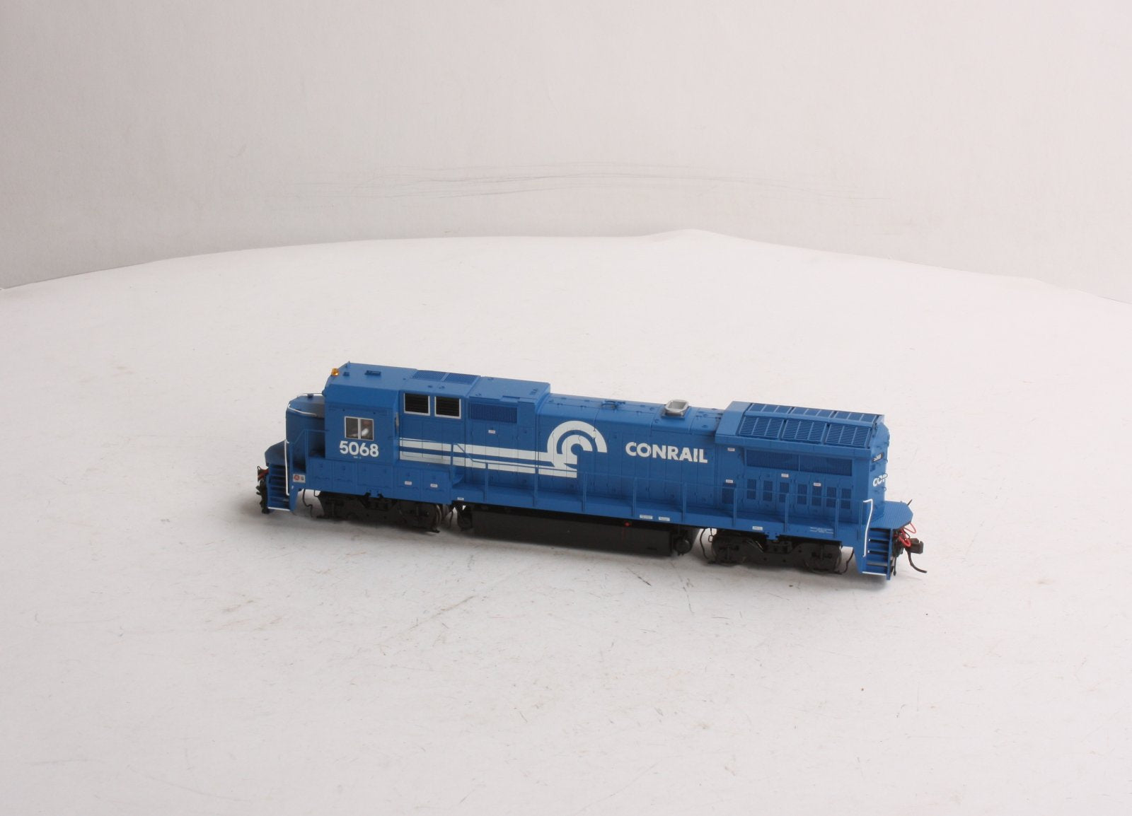 Atlas 9004 HO Conrail Dash 8-40B Diesel Locomotive #5068