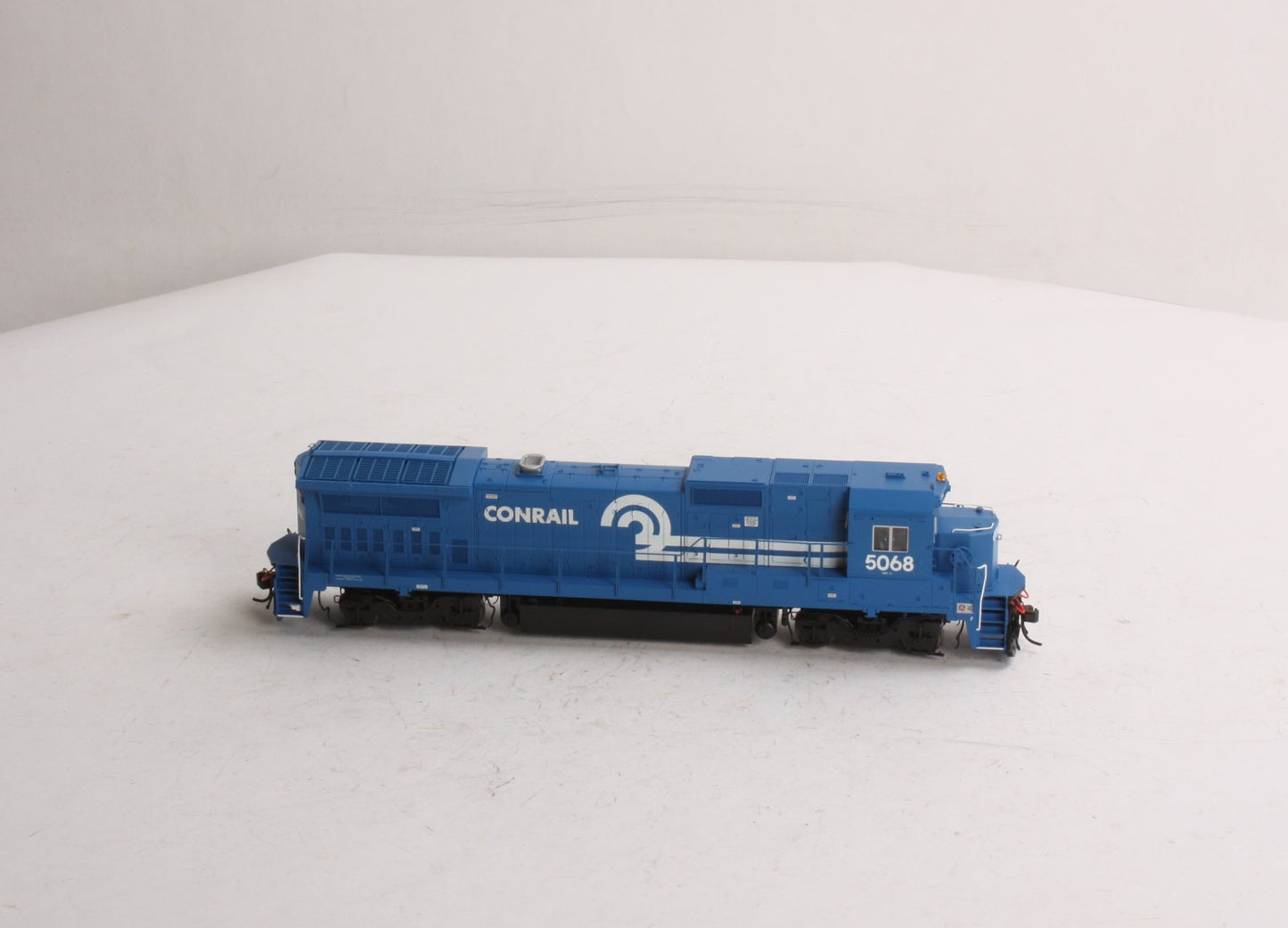 Atlas 9004 HO Conrail Dash 8-40B Diesel Locomotive #5068