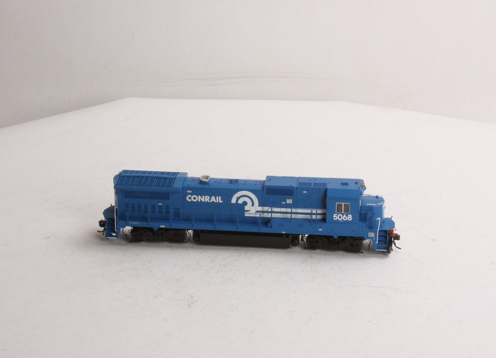 Atlas 9004 HO Conrail Dash 8-40B Diesel Locomotive #5068