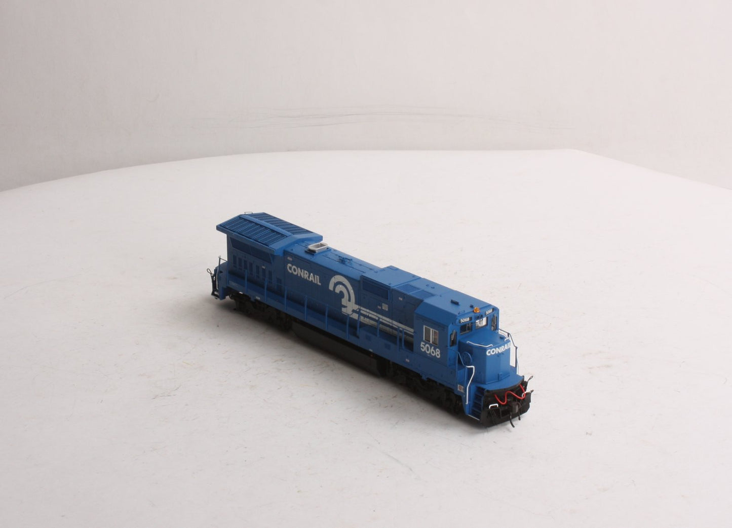Atlas 9004 HO Conrail Dash 8-40B Diesel Locomotive #5068