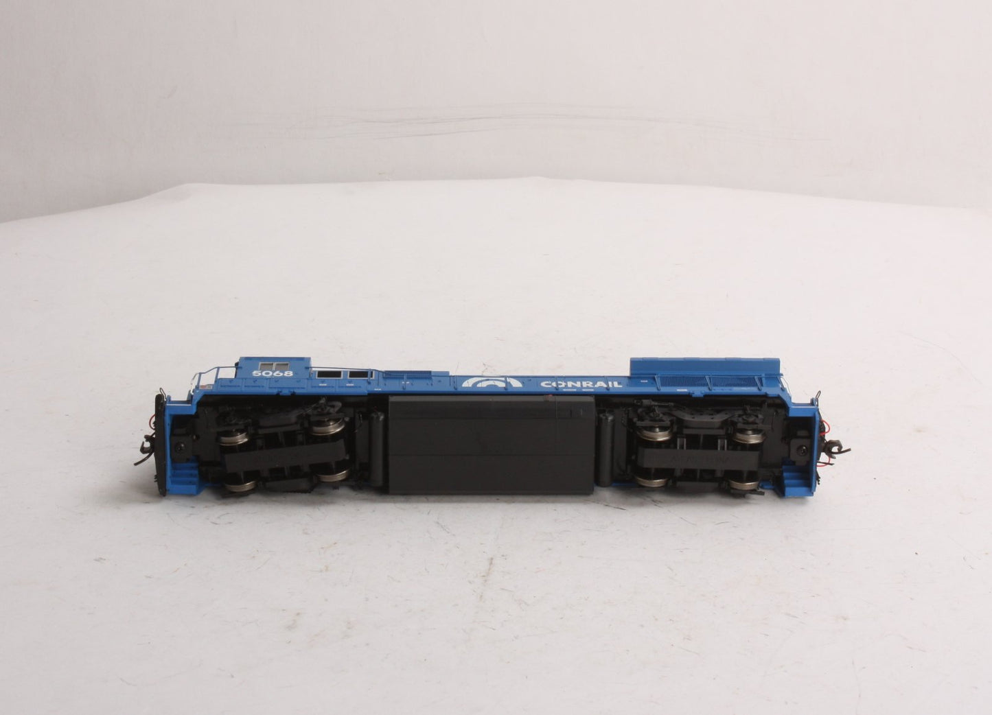 Atlas 9004 HO Conrail Dash 8-40B Diesel Locomotive #5068
