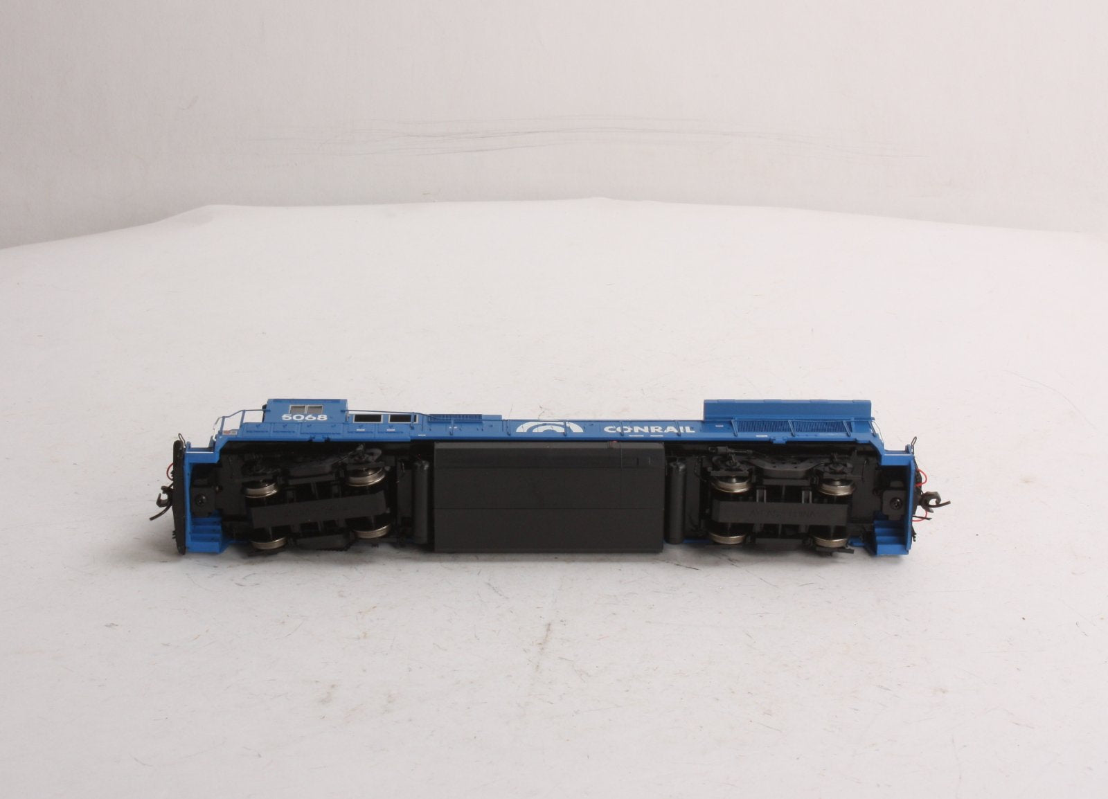 Atlas 9004 HO Conrail Dash 8-40B Diesel Locomotive #5068