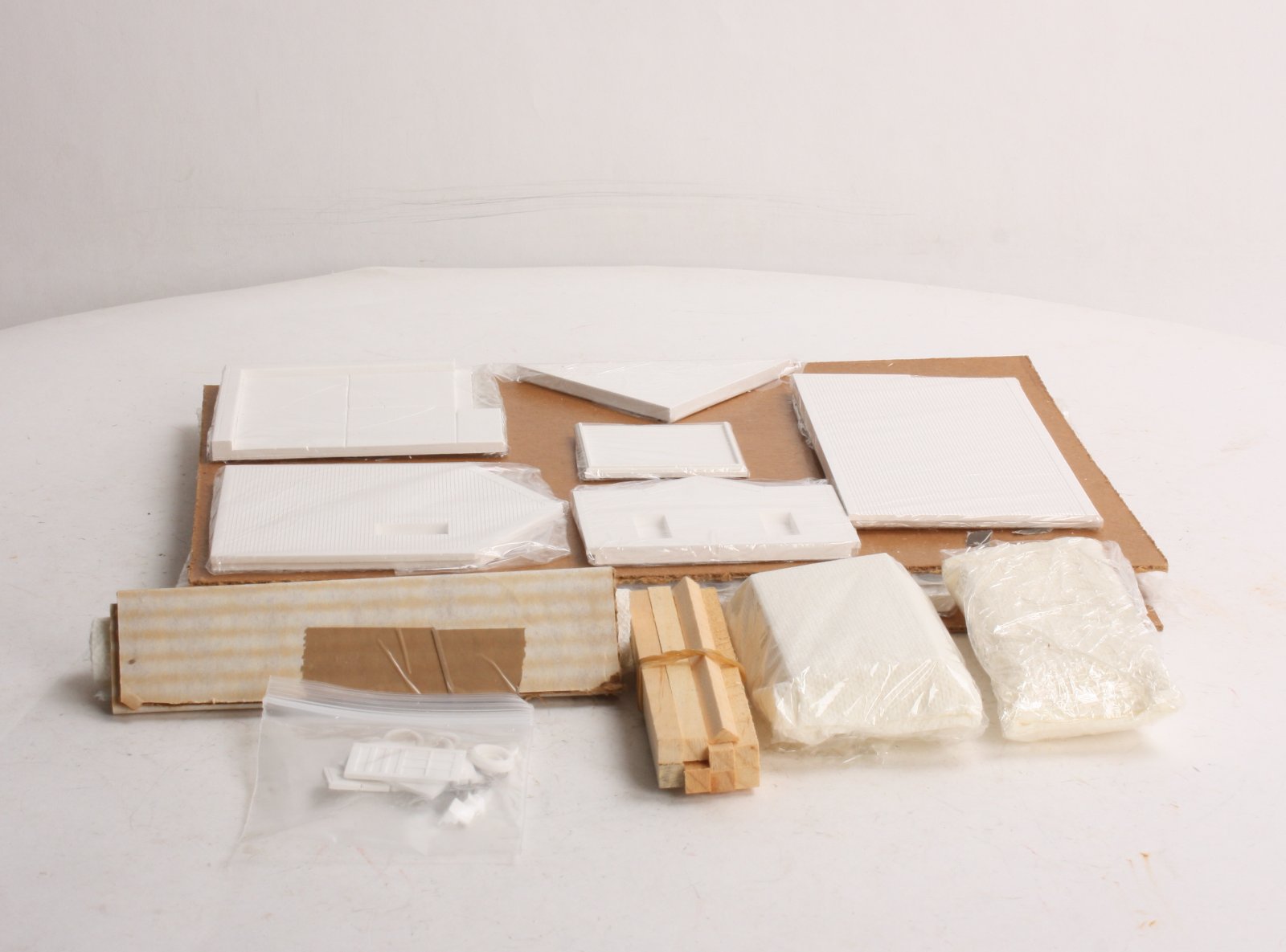 Railroad Kits EF06 HO Fill-er-up Gas Station & Grocery By Ed Fulasz Building Kit