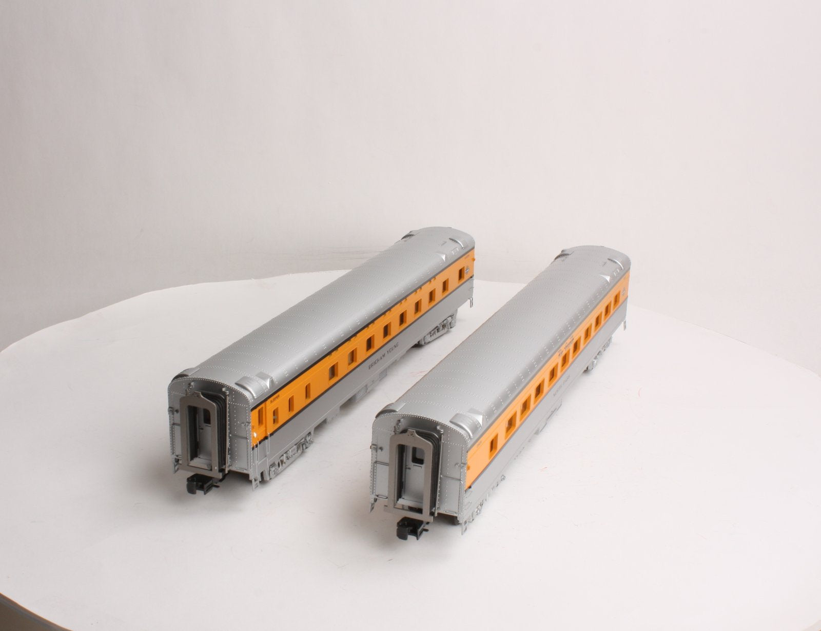 MTH 20-66099 O D&RG 70' Streamlined Sleeper/Diner Passenger Car Set (Set of 2)