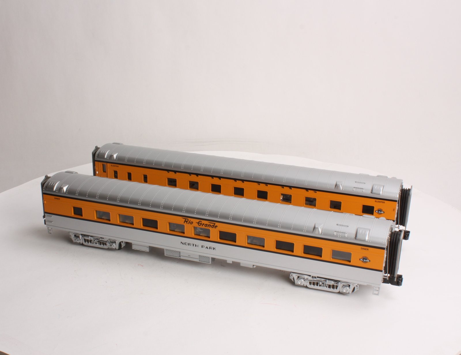 MTH 20-66099 O D&RG 70' Streamlined Sleeper/Diner Passenger Car Set (Set of 2)