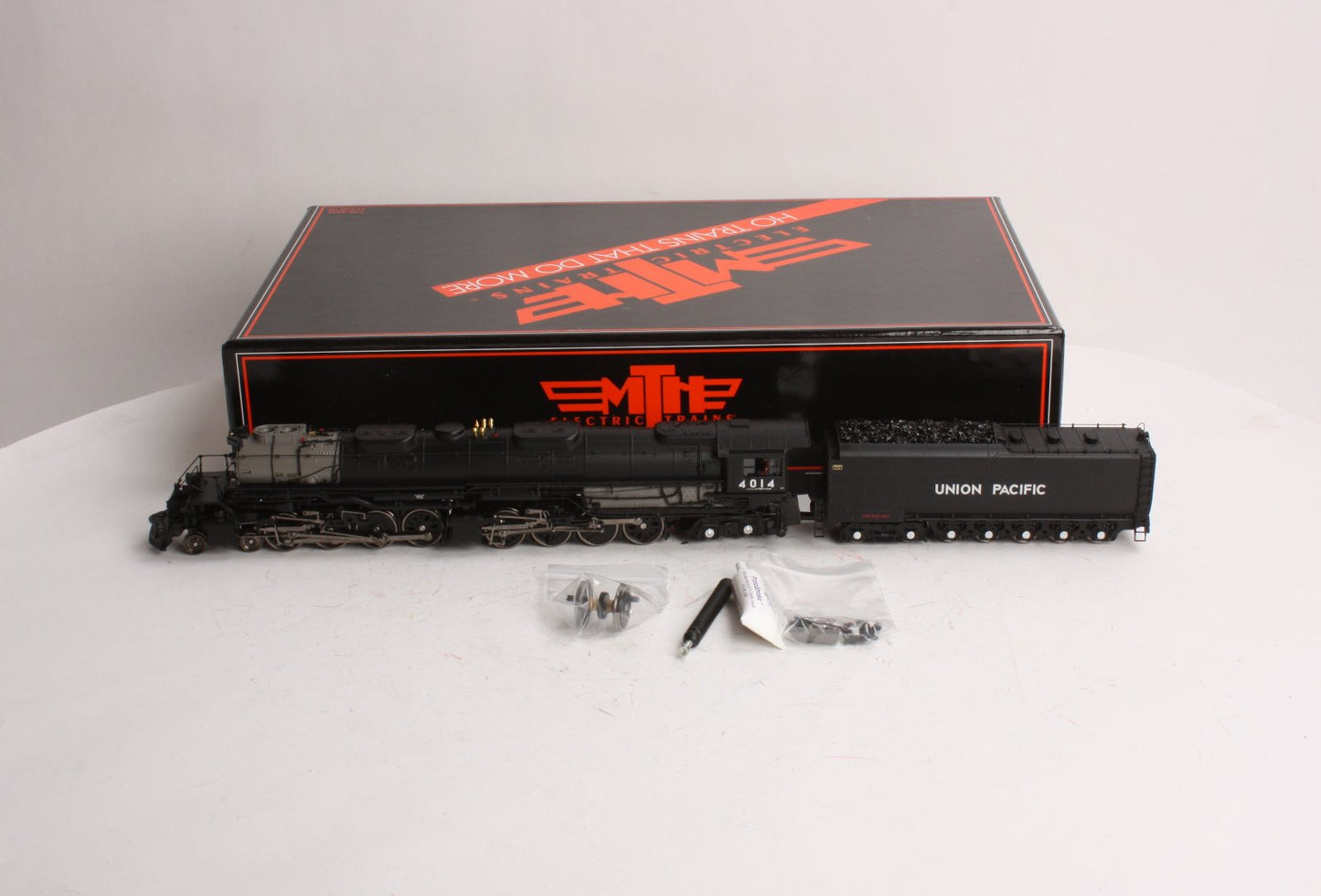 MTH 80-3189-1 HO Scale Union Pacific 4-8-8-4 Big Boy Steam Loco & Tender #4014