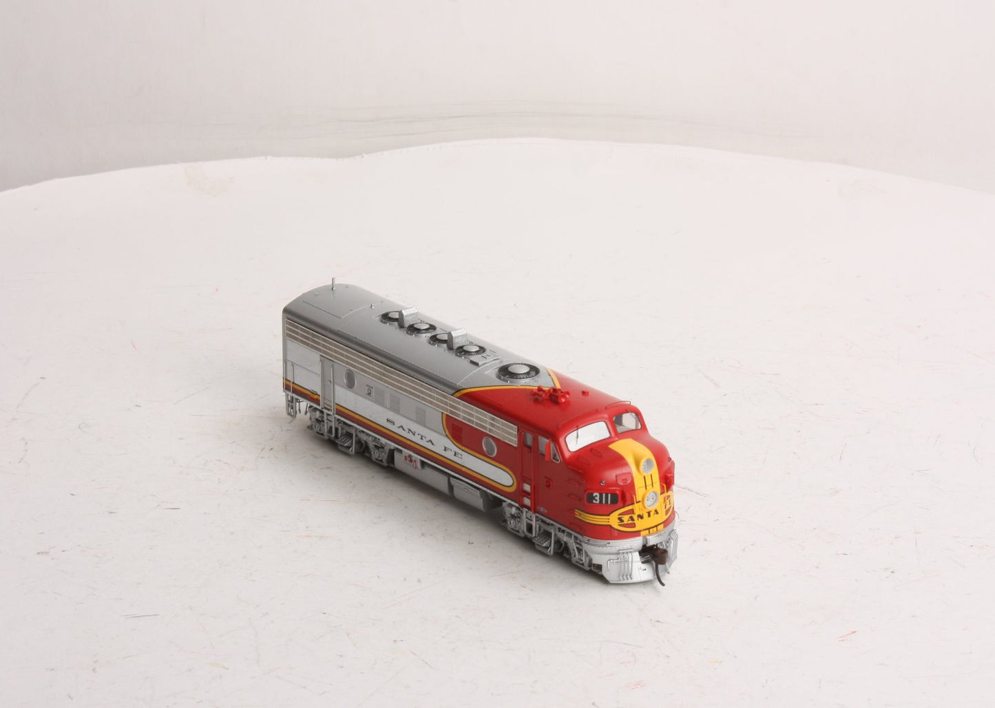 Athearn G22186 "Modernized" Santa Fe F7A Passenger Diesel w/DCC & Sound #311L