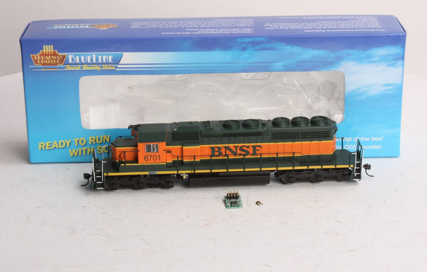 Broadway Limited 5004 HO BNSF EMD SD40-2 Diesel Locomotive with Sound #6701