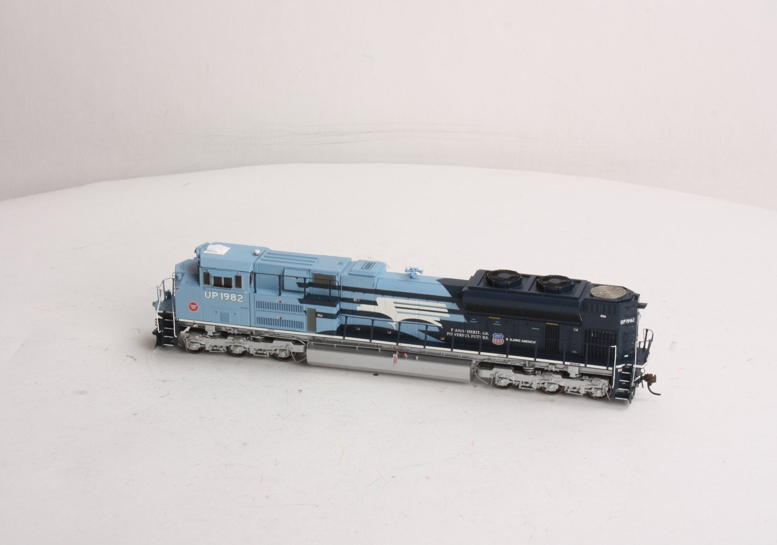 Athearn G68611 HO Union Pacific SD70ACe Diesel Locomotive w/DCC & Sound #1982
