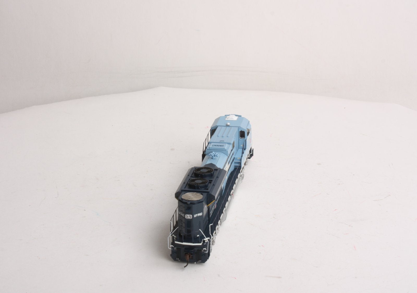 Athearn G68611 HO Union Pacific SD70ACe Diesel Locomotive w/DCC & Sound #1982