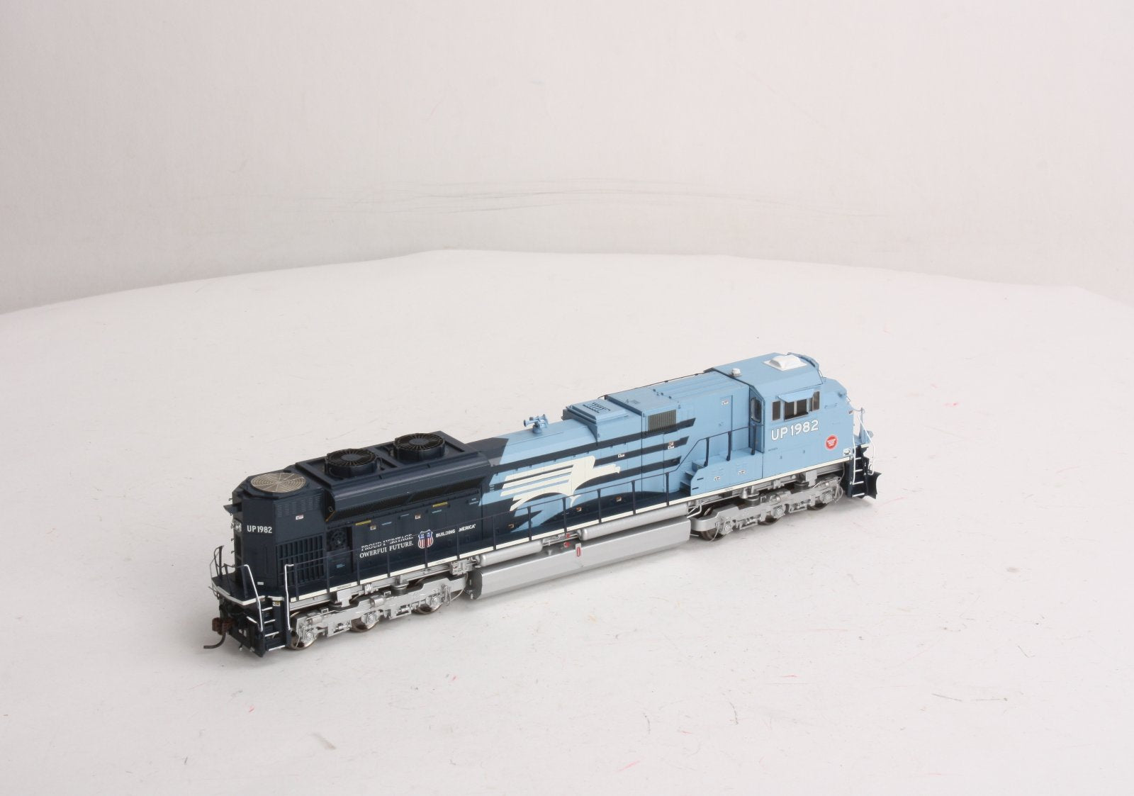 Athearn G68611 HO Union Pacific SD70ACe Diesel Locomotive w/DCC & Sound #1982