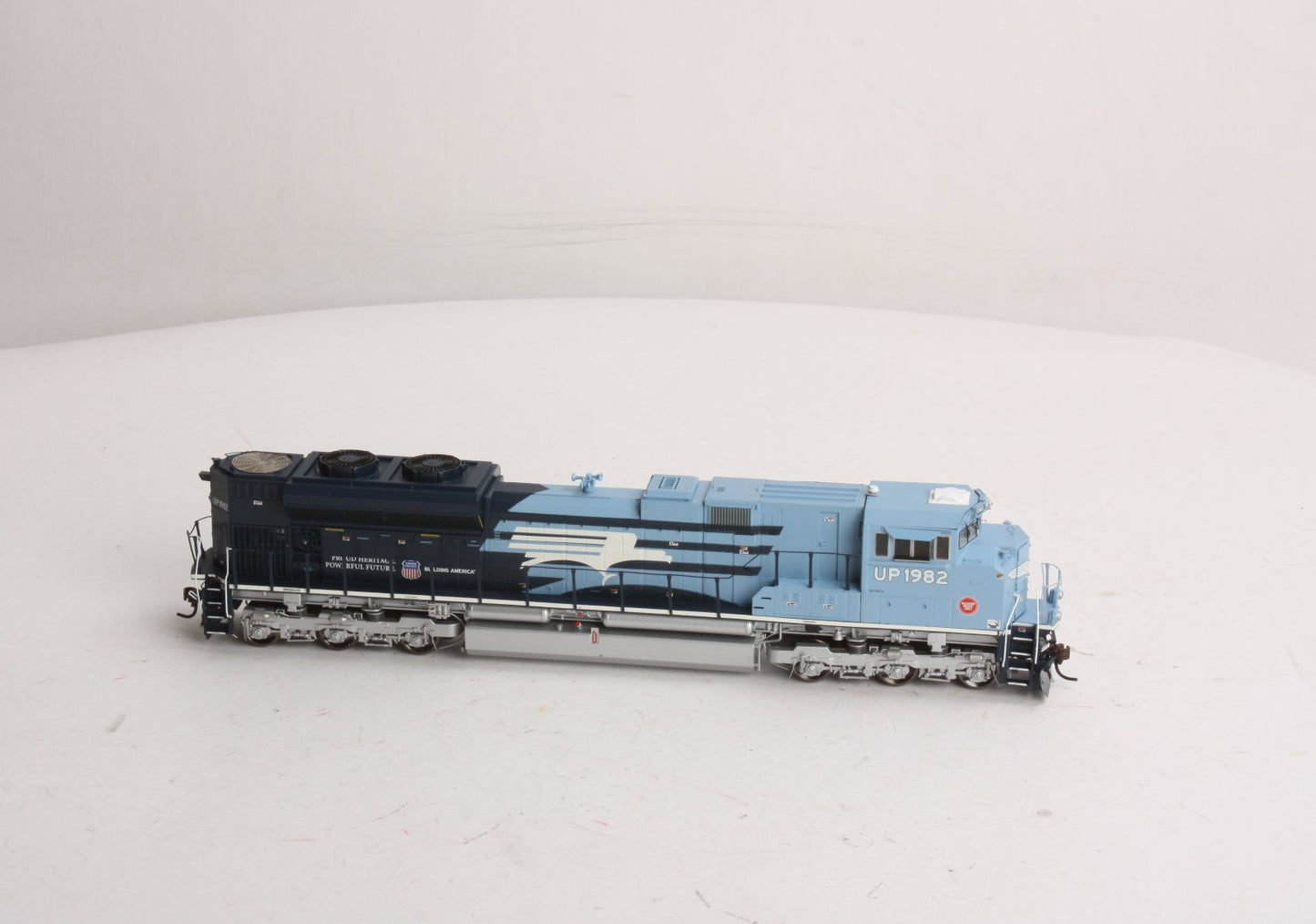 Athearn G68611 HO Union Pacific SD70ACe Diesel Locomotive w/DCC & Sound #1982