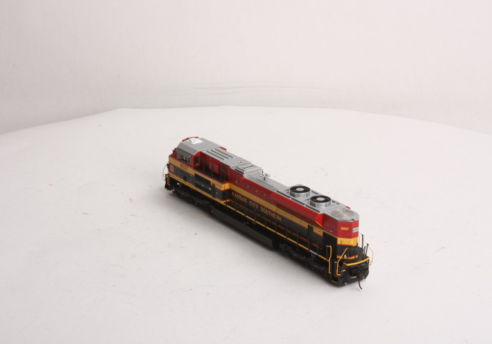 Athearn G68616 HO KCS SD70ACe Diesel Locomotive with DCC & Sound