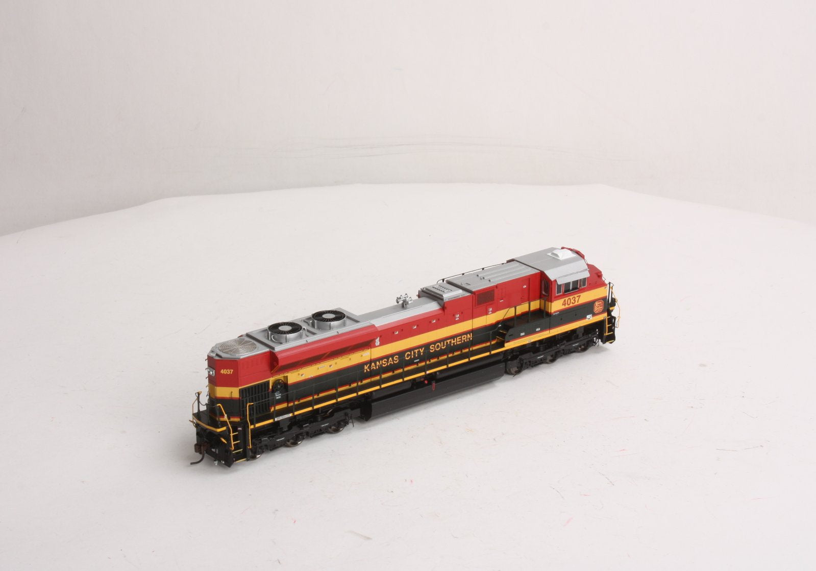 Athearn G68616 HO KCS SD70ACe Diesel Locomotive with DCC & Sound